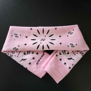 LIGHT PINK PAISLEY BANDANA HANDKERCHIEF